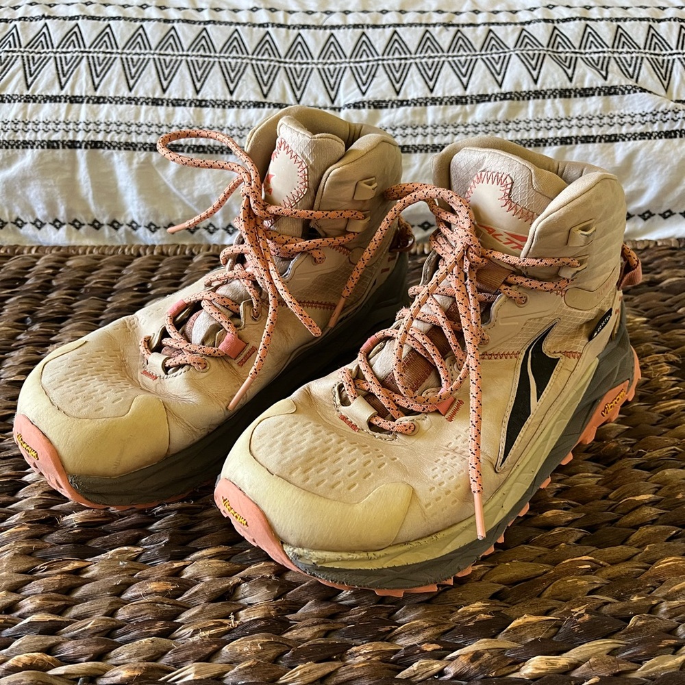 Altra Women's Athletic Shoes - Tan and Pink